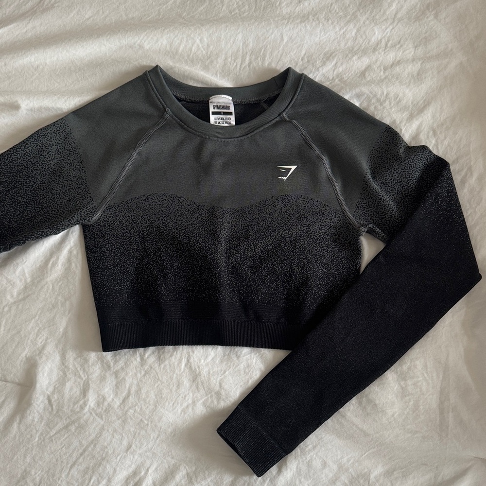 Gymshark Black and Gray Long Sleeve Crop Top